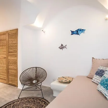 Cape 9 & Hotel Akrotiri (Santorini)