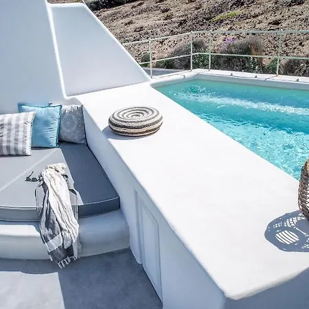 Cape 9 & Hotel Akrotiri (Santorini)