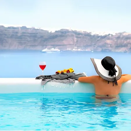 Cape 9 & Hotel Akrotiri (Santorini)