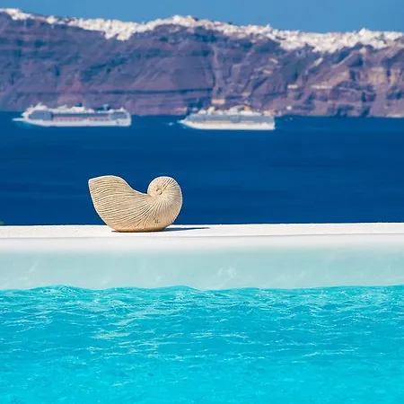 Cape 9 & Hotel Akrotiri (Santorini)